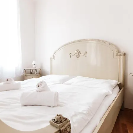 Apartament Days - Spacious Retro-vibes Near Charles Square *