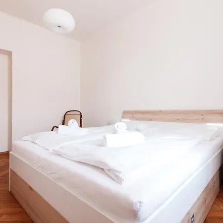 Apartament Days - Spacious Retro-vibes Near Charles Square *