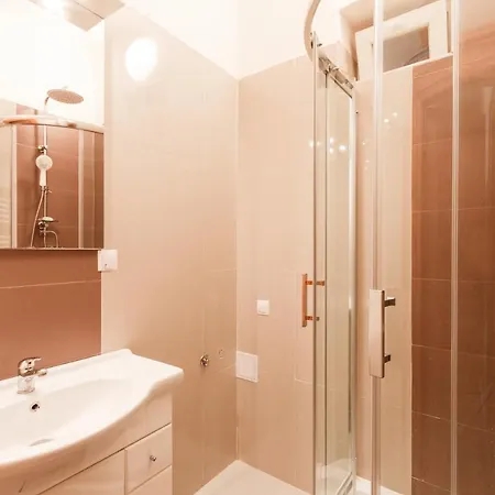 Days - Spacious Retro-vibes Near Charles Square Praga
