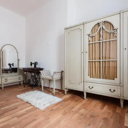 Days - Spacious Retro-vibes Near Charles Square Apartament *