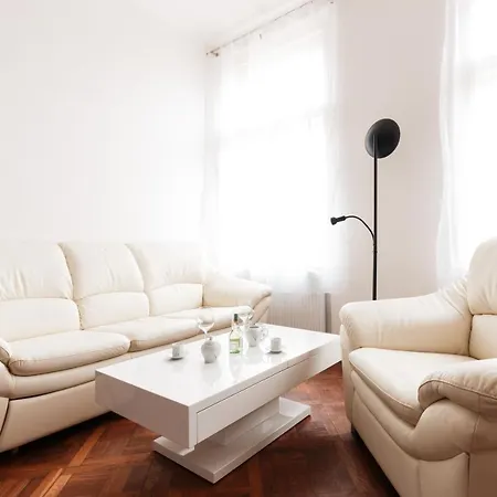 Days - Spacious Retro-vibes Near Charles Square * Prague