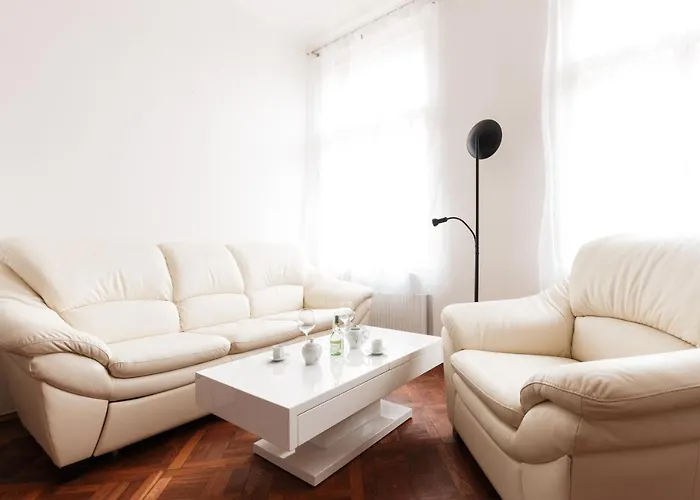 Days - Spacious Retro-vibes Near Charles Square * Prague