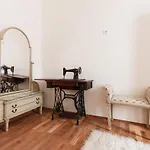 Days - Spacious Retro-vibes Near Charles Square Appartamento Praga