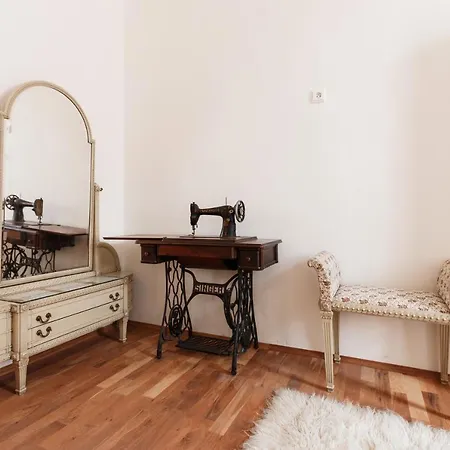 Days - Spacious Retro-vibes Near Charles Square Apartman Prága
