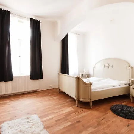 Apartman Days - Spacious Retro-vibes Near Charles Square Prága