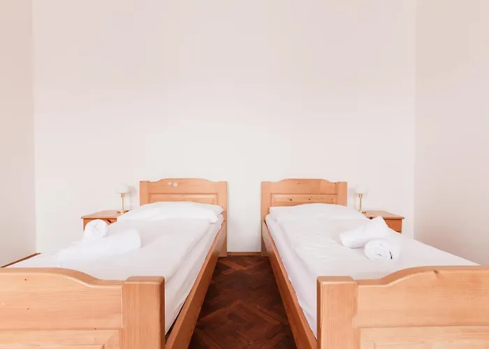 Days - Spacious Retro-vibes Near Charles Square * Prague