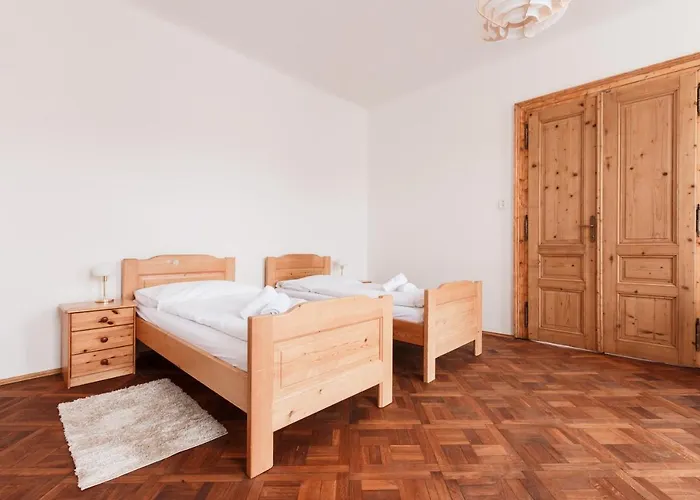 Days - Spacious Retro-vibes Near Charles Square * Prague